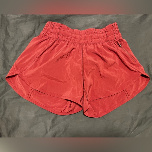 Lulu shorts hotty hot - Picture 3 of 4